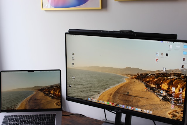 What do I do with old computer monitors? (DIY projects to reuse them at home!)