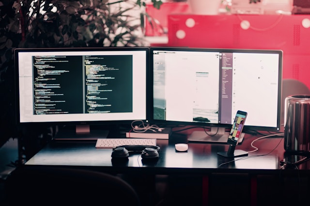What do I do with old computer monitors? (DIY projects to reuse them at home!)