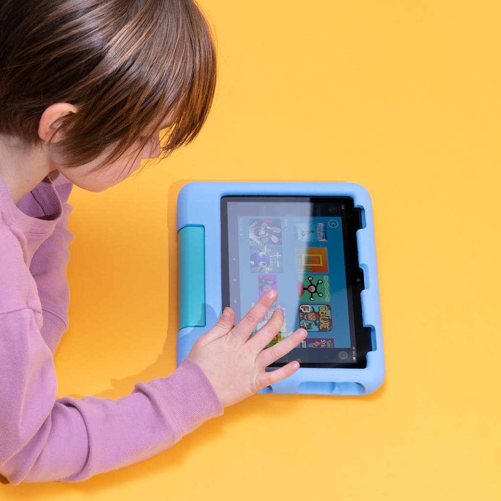 Fire 10 vs iPad Battle Test Best Tablet Pick for Kids Use